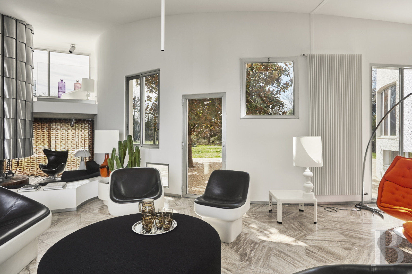 An architect-designed villa built in the 1970s near Arles, in Bouches-du-Rhône - photo  n°8